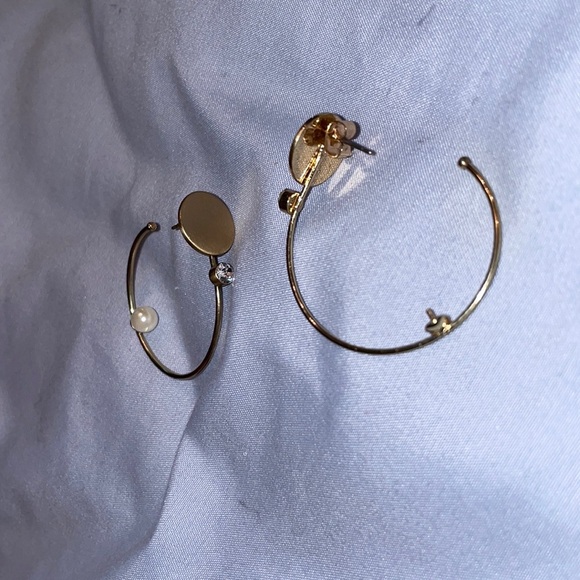 Gold hoops diamond stud pearl (1) missing a pearl could remove - Picture 1 of 4